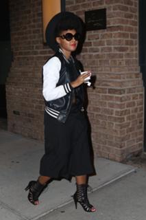 Janelle Monáe feet photo thumbnail