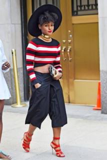 Janelle Monáe feet photo thumbnail