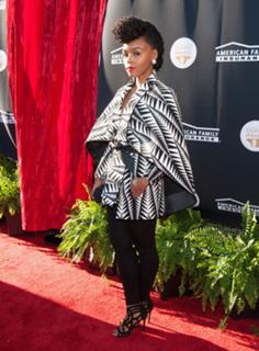 Janelle Monáe feet photo thumbnail