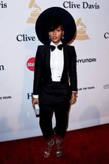 Janelle Monáe feet photo thumbnail