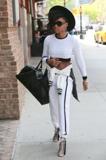 Janelle Monáe feet photo thumbnail