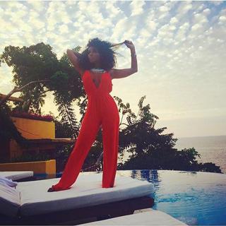 Janelle Monáe feet photo thumbnail