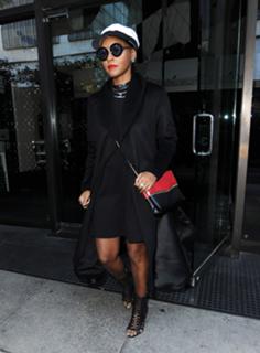 Janelle Monáe feet photo thumbnail