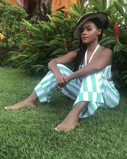 Janelle Monáe feet photo thumbnail