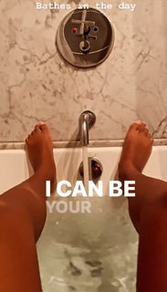 Janelle Monáe feet photo thumbnail