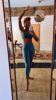 Janelle Monáe feet photo thumbnail