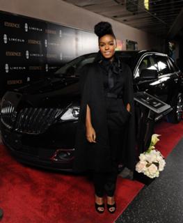 Janelle Monáe feet photo thumbnail