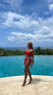 Janelle Monáe feet photo thumbnail