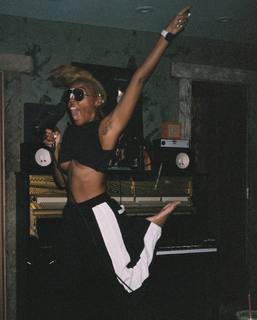 Janelle Monáe feet photo thumbnail