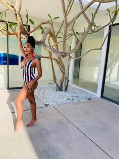 Janelle Monáe feet photo thumbnail