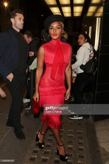 Janelle Monáe feet photo thumbnail