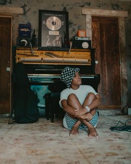 Janelle Monáe feet photo thumbnail