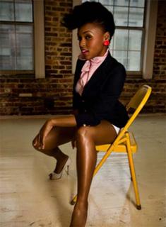 Janelle Monáe feet photo thumbnail
