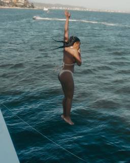 Janelle Monáe feet photo thumbnail