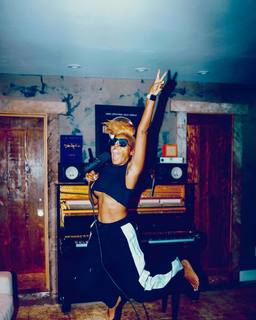 Janelle Monáe feet photo thumbnail