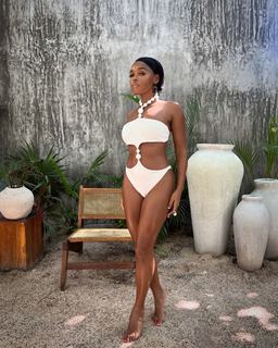 Janelle Monáe feet photo thumbnail