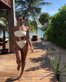 Janelle Monáe feet photo thumbnail