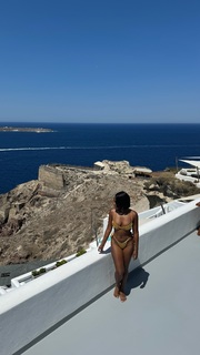 Janelle Monáe feet photo thumbnail