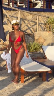 Janelle Monáe feet photo thumbnail