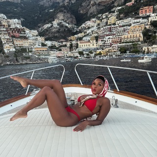 Janelle Monáe feet photo thumbnail