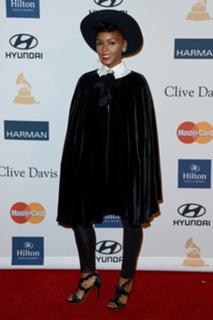 Janelle Monáe feet photo thumbnail