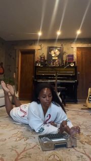 Janelle Monáe feet photo 9
