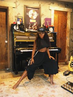 Janelle Monáe feet photo 6