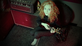 Janet Devlin feet photo 2