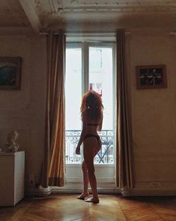 Janet Devlin feet photo 8