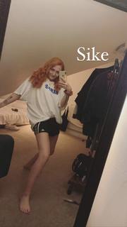 Janet Devlin feet photo 17