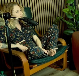 Janet Devlin feet photo 9