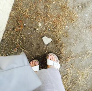 Janet Gunn feet photo 15