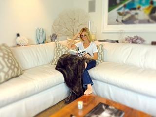 Janet Gunn feet photo 18