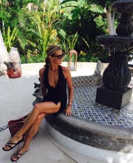Janet Gunn feet photo 10