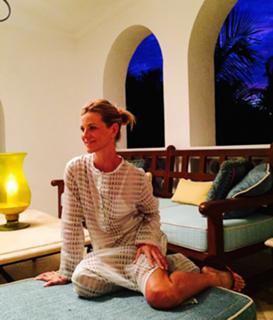 Janet Gunn feet photo 9