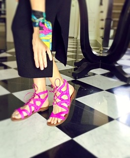 Janet Gunn feet photo 7