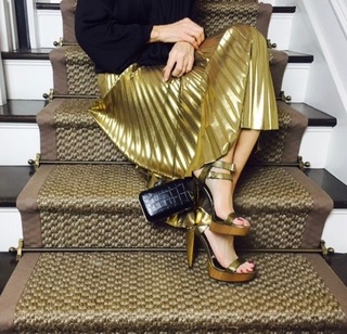 Janet Gunn feet photo 6