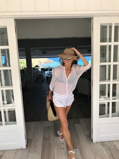 Janet Gunn feet photo 1
