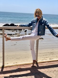 Janet Gunn feet photo 17