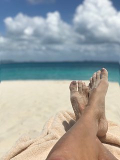 Janet Gunn feet photo 11