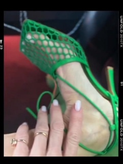 Janet Gunn feet photo 6