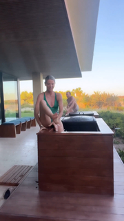 Janet Gunn feet photo 5