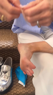 Janet Gunn feet photo 1