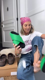 Janet Gunn feet photo 18