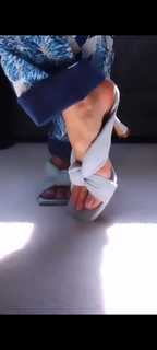 Janet Gunn feet photo 1