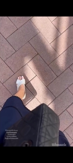 Janet Gunn feet photo 8