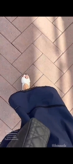 Janet Gunn feet photo 7
