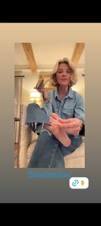 Janet Gunn feet photo 11