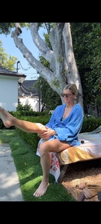 Janet Gunn feet photo 2