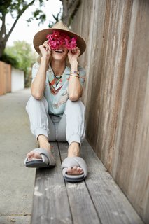 Janet Gunn feet photo 8
